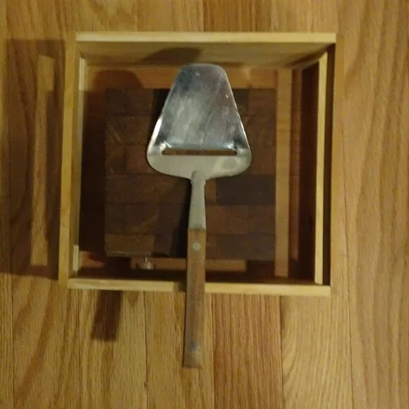Seattle's Best Cheese Slicer and Block Set - Picture 2 of 3